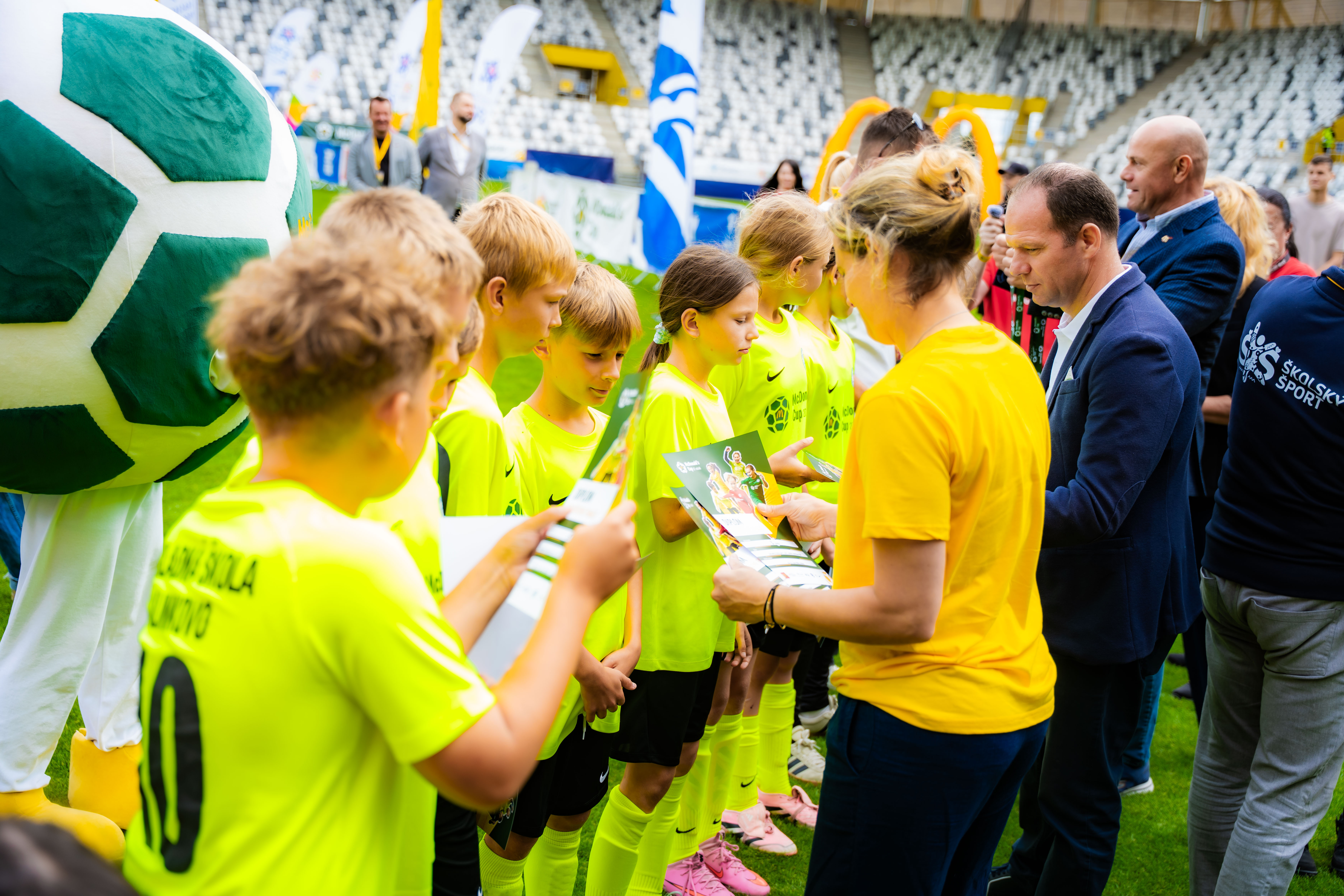 McDonalds Cup - Majstrovstva Slovenska vo futbale najmladsich ziakov a ziacok-1-85